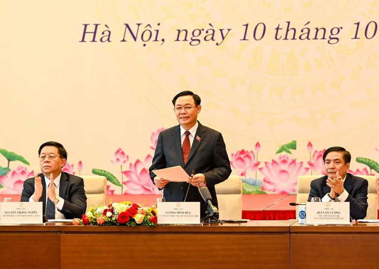 Chủ tịch Quốc hội Vương Đình Huệ phát biểu tại buổi gặp mặt. (Ảnh Duy Linh)