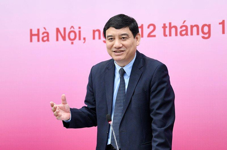 Chủ nhiệm Ủy ban Văn hóa, Giáo dục của Quốc hội Nguyễn Đắc Vinh trả lời báo chí tại cuộc họp báo.