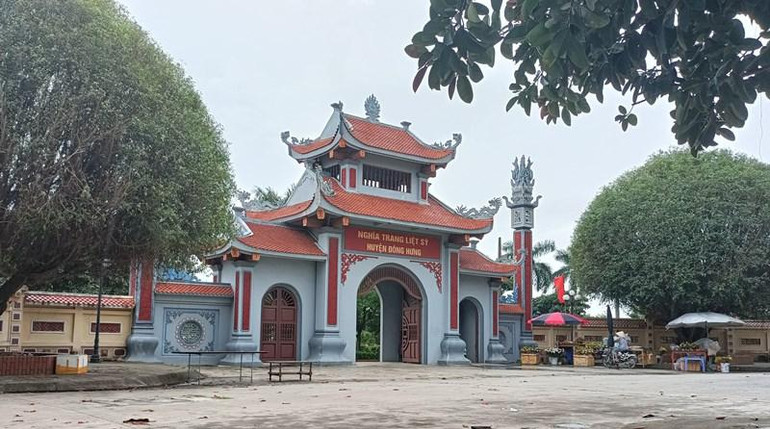 Nghĩa trang liệt sĩ huyện Đông Hưng (tỉnh Thái Bình) được Bộ Văn hóa, Thể thao và Du lịch lịch xếp hạng Di tích lịch sử, văn hóa năm 1992.