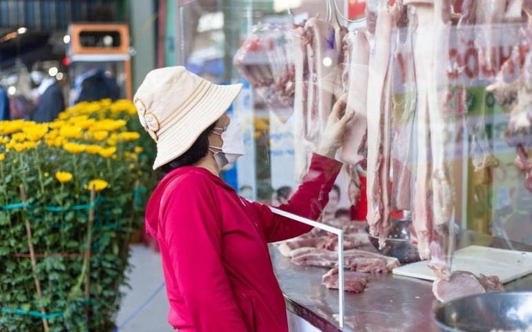 Điểm bán thịt heo bình ổn giá phục vụ Tết Nguyên đán được duy trì thực hiện.