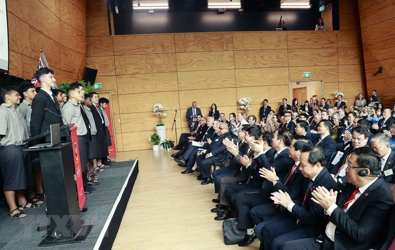 Lễ tiếp đón Chủ tịch Quốc hội Vương Đình Huệ và Đoàn đại biểu Quốc hội Việt Nam theo phong tục người Maori. (Ảnh: Doãn Tấn/TTXVN)