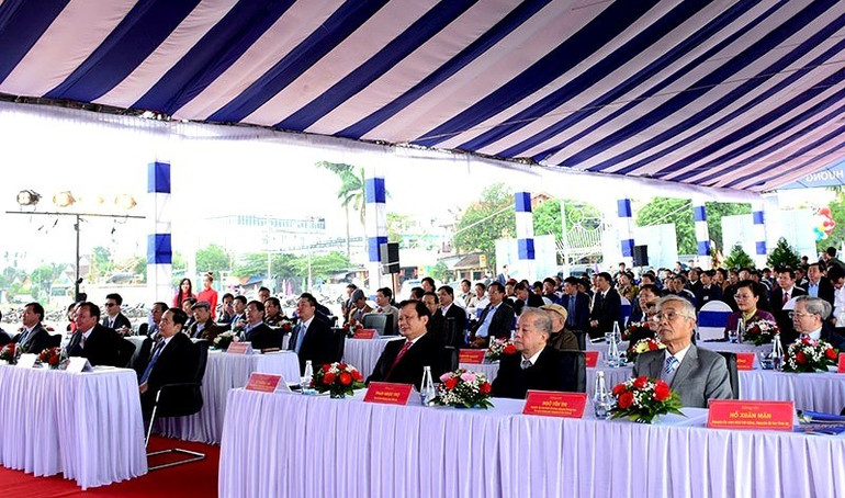 Các đồng chí lãnh đạo Trung ương và địa phương tham dự tại lễ khởi công.