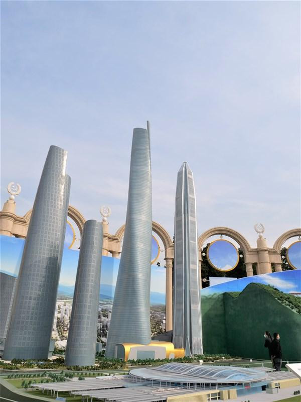 Mô hình thu nhỏ các tòa nhà cao nhất ở các đô thị lớn của Trung Quốc. (Ảnh: VI SA)