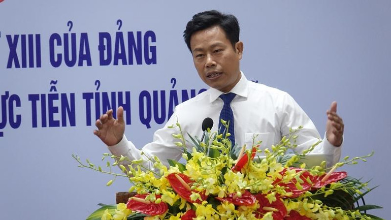 Giáo sư, Tiến sĩ Lê Quân, Giám đốc Đại học quốc gia Hà Nội trình bày tham luận tại hội thảo.