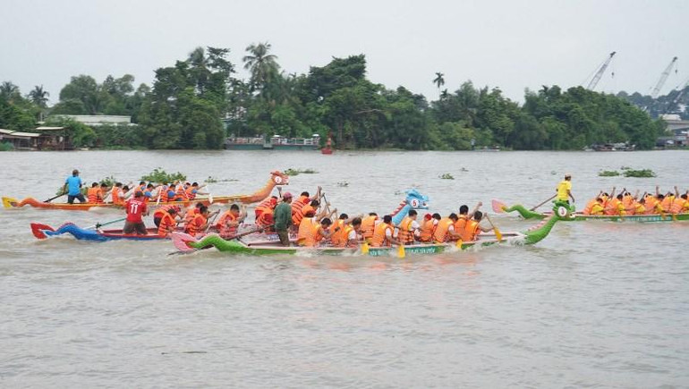 Các đội tham dự Giải đua thuyền truyền thống mở rộng thành phố Thủ Dầu Một năm 2022.