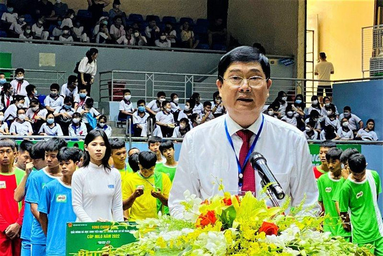 Giám đốc Sở Giáo dục và Đào tạo tỉnh Đắk Lắk Phạm Đăng Khoa phát biểu khai mạc Vòng chung kết Giải Bóng đá học sinh tiểu học và trung học cơ sở toàn quốc Cup Milo năm 2022. Giám đốc Sở Giáo dục và Đào tạo tỉnh Đắk Lắk Phạm Đăng Khoa phát biểu khai mạc Vòng chung kết Giải Bóng đá học sinh tiểu học và trung học cơ sở toàn quốc Cup Milo năm 2022.