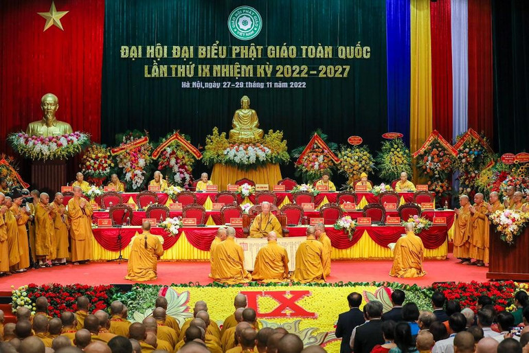 Hòa thượng Thích Lệ Trang cung tuyên chúc từ kính dâng lên Đức Pháp chủ.