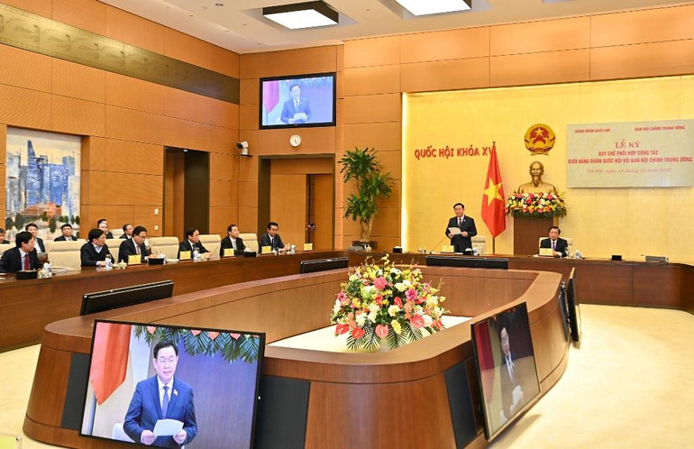 Quang cảnh lễ ký quy chế phối hợp công tác giữa Đảng đoàn Quốc hội với Ban Nội chính Trung ương.