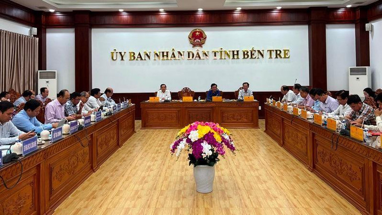 Đoàn công tác Bộ Nông nghiệp và Phát triển nông thôn làm việc với Ủy ban nhân dân tỉnh Bến Tre.
