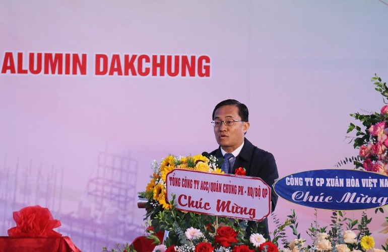 Bí thư, Tỉnh trưởng tỉnh Sekong phát biểu tại buổi lễ. (Ảnh: Trịnh Dũng)