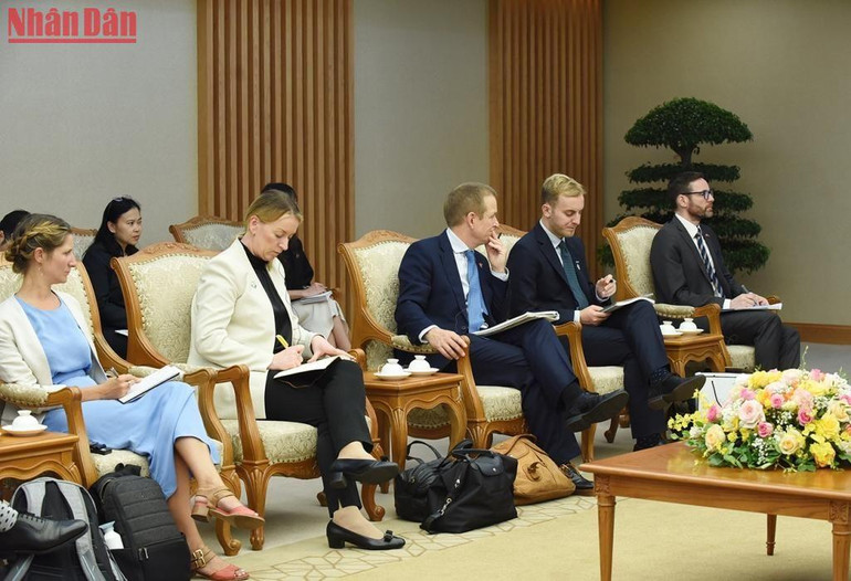 Các thành viên trong đoàn.