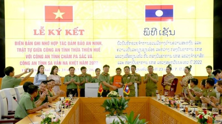 Công an tỉnh Thừa Thiên Huế ký kết biên bản ghi nhớ hợp tác bảo đảm an ninh trật tự với Công an 2 tỉnh Chăm Pa Sắc và Sa Vẳn Na Khẹt, nước bạn Lào.