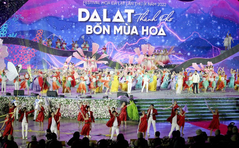 Tiết mục trong đêm khai mạc Festival Hoa Đà Lạt lần thứ IX.