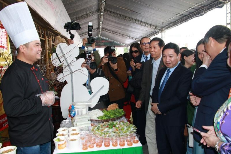 Bên cạnh phở bò Nam Định, khách mời và người dân còn được thưởng thức các món phở với hương vị đặc trưng đến từ nhiều vùng, miền trong cả nước.