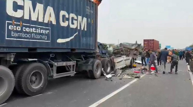 Một số hình ảnh vụ tai nạn. Một số hình ảnh vụ tai nạn.