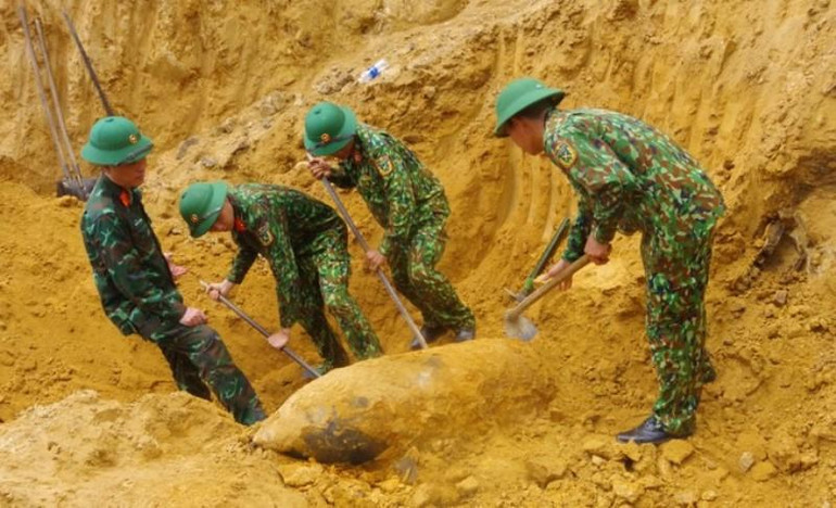 Quả bom còn sót lại sau chiến tranh tại huyện Tuyên Hóa. (Ảnh: Lan Anh)