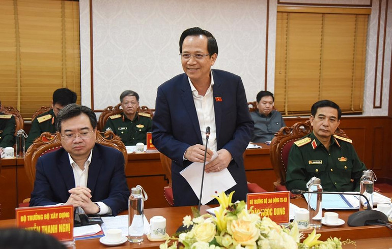 Bộ trưởng Lao động-Thương binh và Xã hội Đào Ngọc Dung phát biểu giải đáp những vấn đề liên quan.