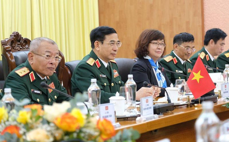 Bộ trưởng Quốc phòng Cộng hòa Czech thăm chính thức Việt Nam ảnh 1
