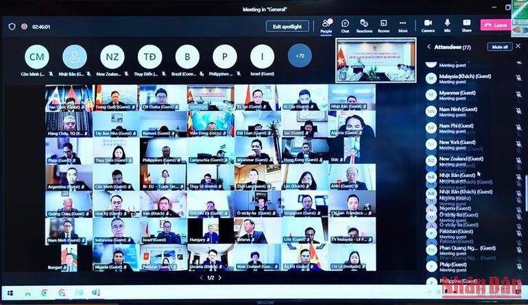 Tại các điểm cầu.