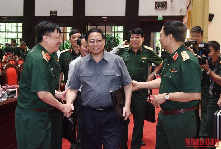 Thủ tướng Phạm Minh Chính với các đại biểu tham dự hội nghị.