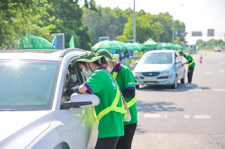 Nhiều phương tiện gặp lỗi khi qua trạm thu phí không dừng ảnh 4