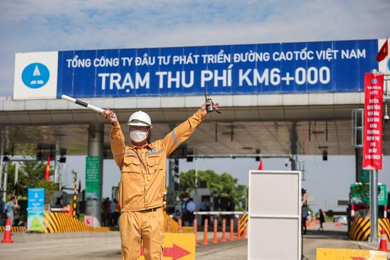 Nhiều phương tiện gặp lỗi khi qua trạm thu phí không dừng ảnh 3