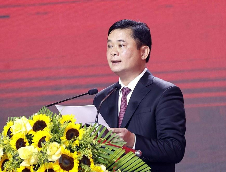 Đồng chí Thái Thanh Quý, Bí thư Tỉnh ủy Nghệ An đọc diễn văn tại Lễ kỷ niệm. (Ảnh: Thống Nhất/TTXVN)