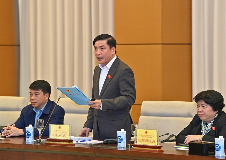 Tổng Thư ký, Chủ nhiệm Văn phòng Quốc hội Bùi Văn Cường phát biểu mở đầu buổi lễ.