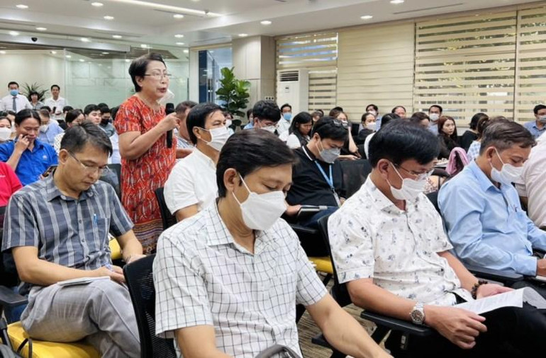 Doanh nghiệp nêu ý kiến tại hội nghị.