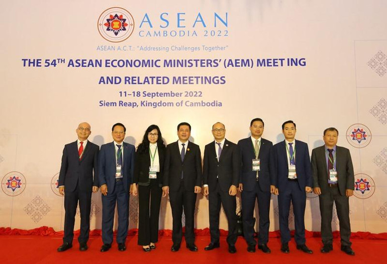 Đoàn Việt Nam tham dự AEM 54 và các hội nghị liên quan.