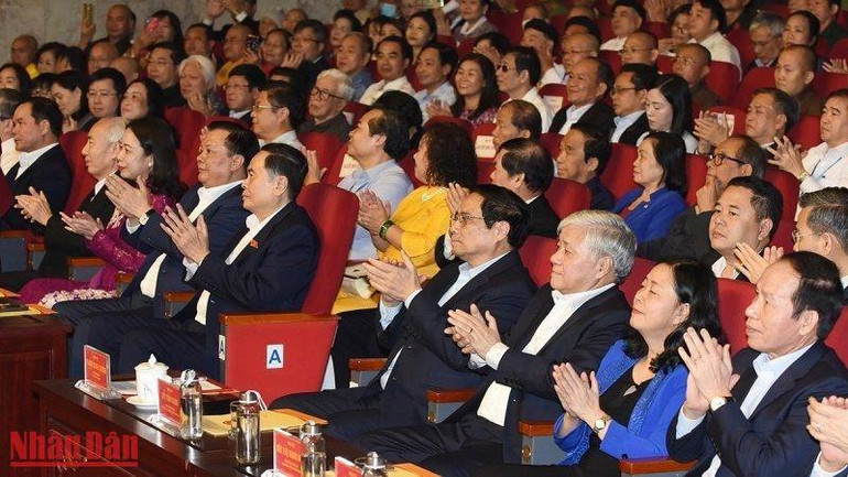 Thủ tướng Phạm Minh Chính bày tỏ vui mừng trước các thành tựu về xóa đói giảm nghèo. (Ảnh: TRẦN HẢI)