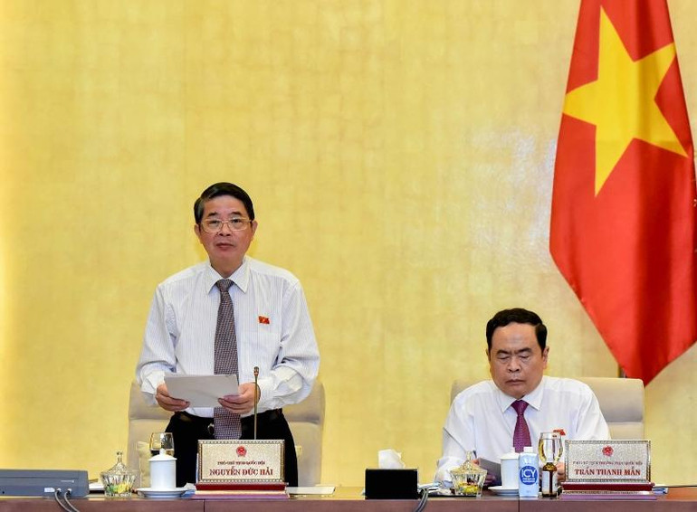 Phó Chủ tịch Quốc hội Nguyễn Đức Hải điều hành nội dung thảo luận tại phiên họp. (Ảnh Duy Linh)