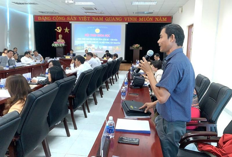 Các đại biểu đề xuất các giải pháp khai thác giá trị các di tích lịch sử-văn hóa trên địa bàn Tây Nguyên hiệu quả tại hội thảo. Các đại biểu đề xuất các giải pháp khai thác giá trị các di tích lịch sử-văn hóa trên địa bàn Tây Nguyên hiệu quả tại hội thảo.