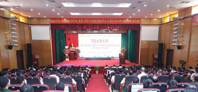 Các đại biểu tham dự buổi tọa đàm kỷ niệm 82 năm Khởi nghĩa Bắc Sơn.