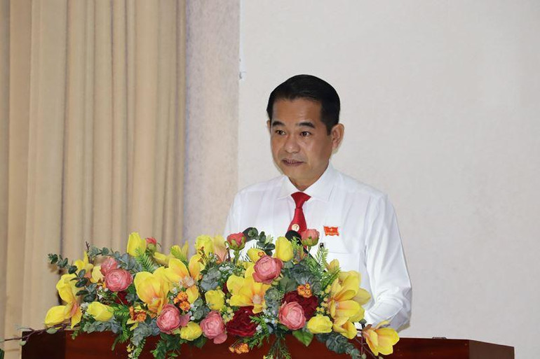 Chủ tịch Hội đồng nhân dân tỉnh Đồng Nai Thái Bảo phát biểu tại kỳ họp.