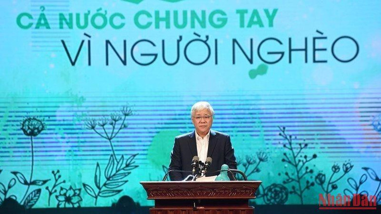 Chủ tịch Ủy ban Trung ương Mặt trận Tổ quốc Việt Nam Đỗ Văn Chiến nhấn mạnh cam kết quản lý, sử dụng đúng mục đích, đạt hiệu quả, công khai, minh bạch các nguồn lực giúp đỡ của toàn xã hội để nhân dân và các tổ chức, cá nhân giám sát. (Ảnh: TRẦN HẢI)