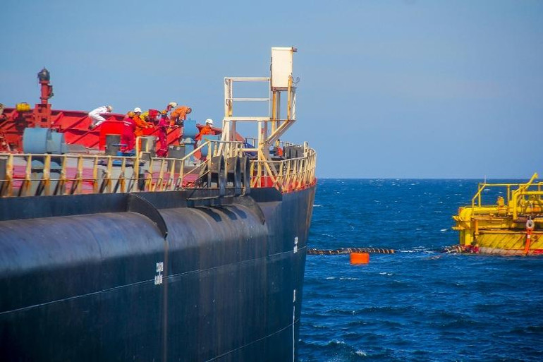 Tăng cường nhập dầu thô để bảo đảm nguồn nguyên liệu cho Nhà máy lọc dầu Dung Quất.