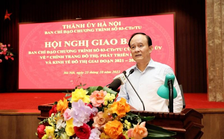 Phó Bí thư Thành ủy, Chủ tịch HĐND thành phố Nguyễn Ngọc Tuấn phát biểu tại hội nghị.