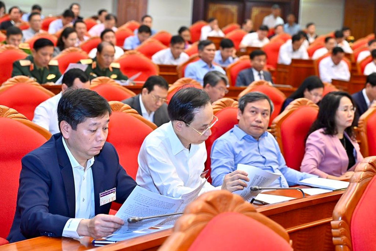 Các đại biểu tham dự hội nghị.