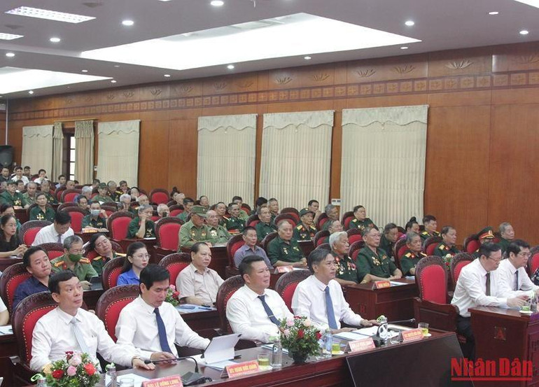 Tỉnh Sơn La tổ chức gặp mặt 80 người tiêu biểu có công với cách mạng. Tỉnh Sơn La tổ chức gặp mặt 80 người tiêu biểu có công với cách mạng.