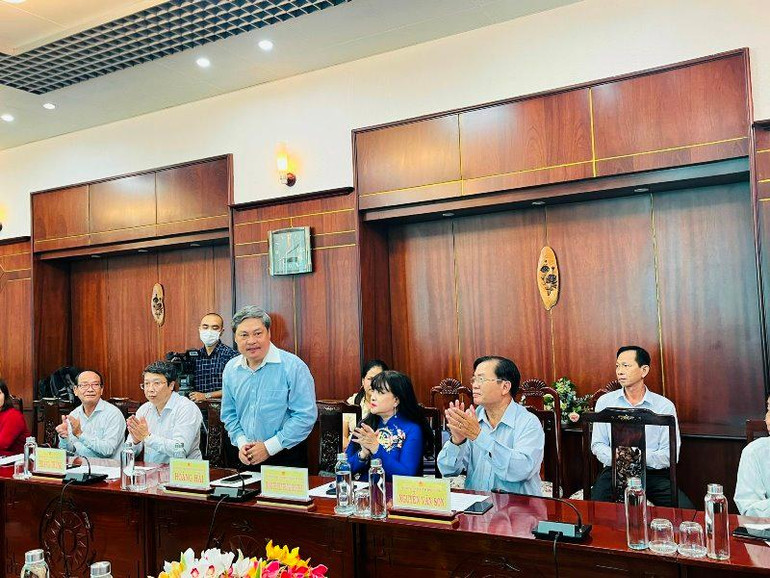 Ông Hoàng Hải, Chủ tịch Hội đồng quản trị Công ty TNHH Tập đoàn An Nông cho biết, để thực hiện thỏa thuận hợp tác, hằng năm công ty sẽ hỗ trợ kinh phí cho Sở Nông nghiệp và Phát triển nông thôn tỉnh Long An.