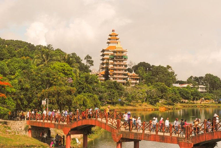 An Giang có nhiều cảnh đẹp thu du khách tham quan.