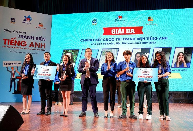 Hai đội SMARTICLES đến từ Thành đoàn Thành phố Hồ Chí Minh và WARRIORS đến từ Tỉnh đoàn Bình Thuận đồng giải Ba.