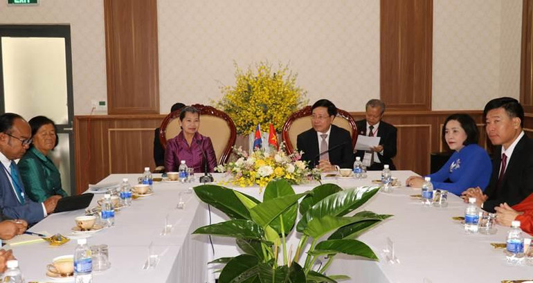 Hai bên hội đàm trước chương trình “Gặp gỡ hữu nghị và hợp tác nhân dân Việt Nam-Campuchia lần thứ 5”.