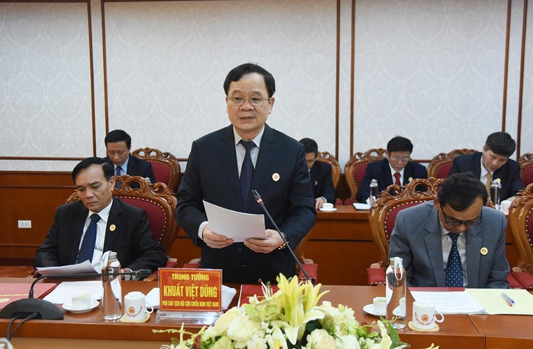 Trung tướng Khuất Việt Dũng Phó Chủ tịch Hội Cựu chiến binh Việt Nam trình bày báo cáo.