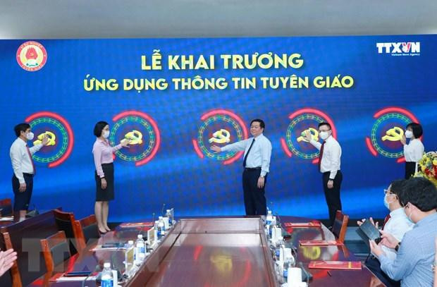 Đồng chí Nguyễn Trọng Nghĩa, Bí thư Trung ương Đảng, Trưởng Ban Tuyên giáo Trung ương và các đại biểu nhấn nút khai trương ứng dụng thông tin tuyên giáo hồi tháng 9/2021. (Ảnh: Phương Hoa/TTXVN) Đồng chí Nguyễn Trọng Nghĩa, Bí thư Trung ương Đảng, Trưởng Ban Tuyên giáo Trung ương và các đại biểu nhấn nút khai trương ứng dụng thông tin tuyên giáo hồi tháng 9/2021. (Ảnh: Phương Hoa/TTXVN)