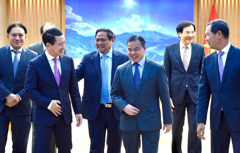 Thủ tướng Phạm Minh Chính tiễn Phó Thủ tướng, Bộ trưởng Ngoại giao Lào Saleumxay Kommasith và các thành viên trong Đoàn.