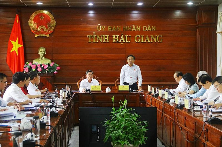 Quang cảnh buổi làm việc. Quang cảnh buổi làm việc.
