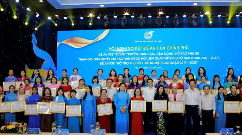 Biểu dương các cá nhân, tập thể tiêu biểu trong triển khai thực hiện Đề án 938, 939.