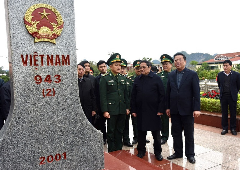 Thủ tướng Phạm Minh Chính khảo sát khu vực Mốc biên giới 943.